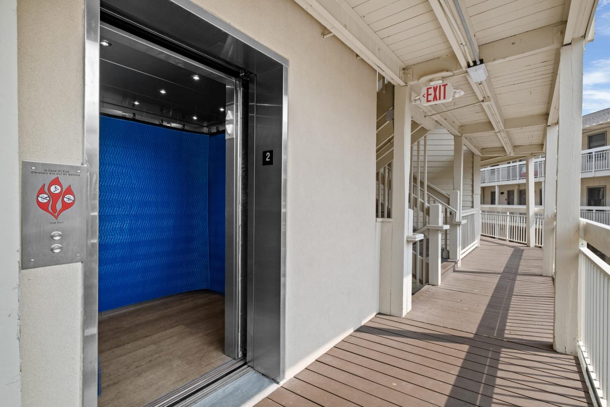 The Breakers #220 Beach Condo, Beautiful Ocean View At Coligny Beach, 4 N Forest Beach Drive Hilton Head, Walk To All Shops Restaurants, Renovated Jan 2024, Vacation Rental Hhi Llc 힐튼 헤드 아일랜드 외부 사진