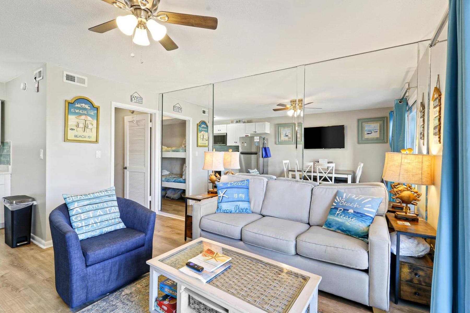 The Breakers #220 Beach Condo, Beautiful Ocean View At Coligny Beach, 4 N Forest Beach Drive Hilton Head, Walk To All Shops Restaurants, Renovated Jan 2024, Vacation Rental Hhi Llc 힐튼 헤드 아일랜드 외부 사진