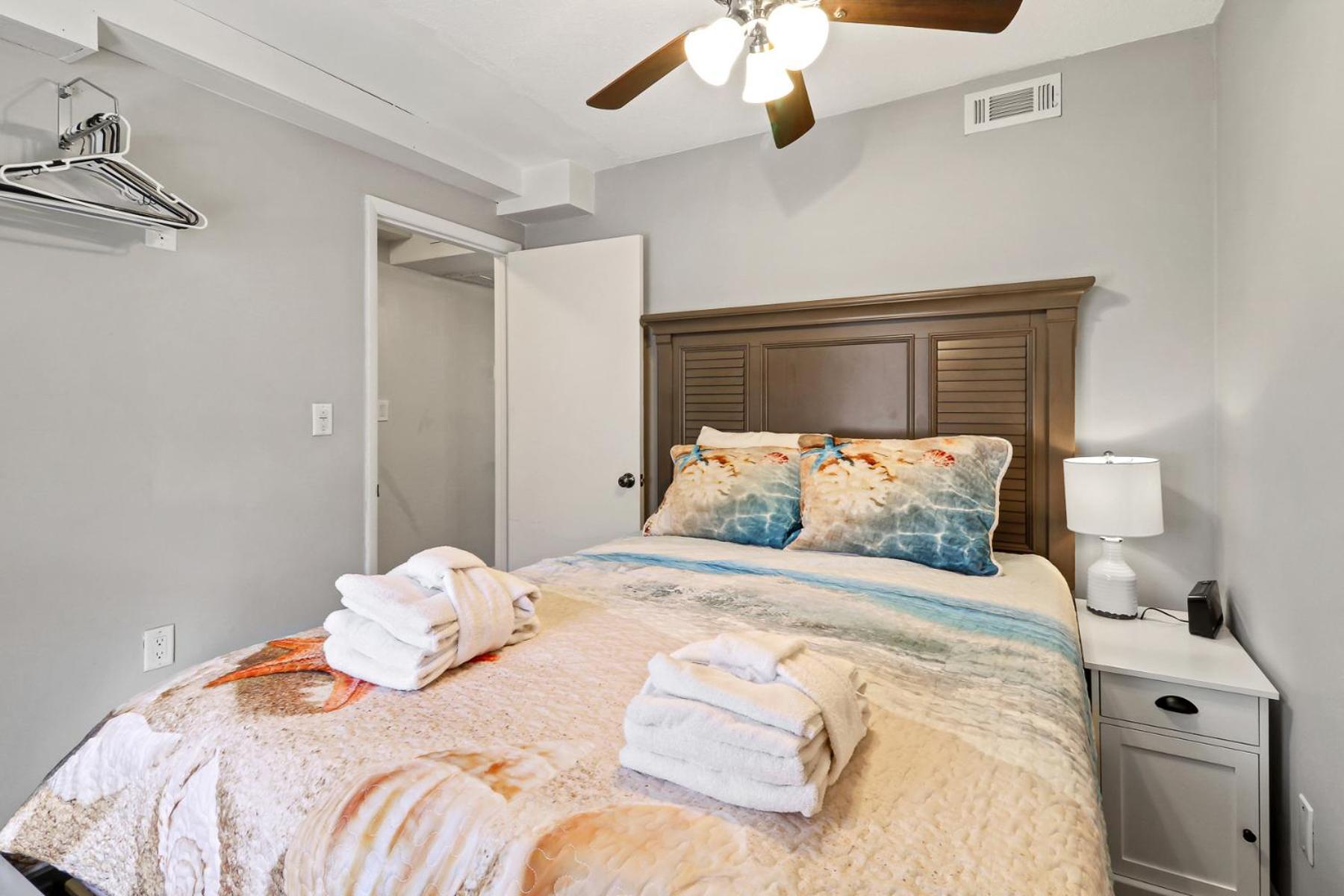 The Breakers #220 Beach Condo, Beautiful Ocean View At Coligny Beach, 4 N Forest Beach Drive Hilton Head, Walk To All Shops Restaurants, Renovated Jan 2024, Vacation Rental Hhi Llc 힐튼 헤드 아일랜드 외부 사진