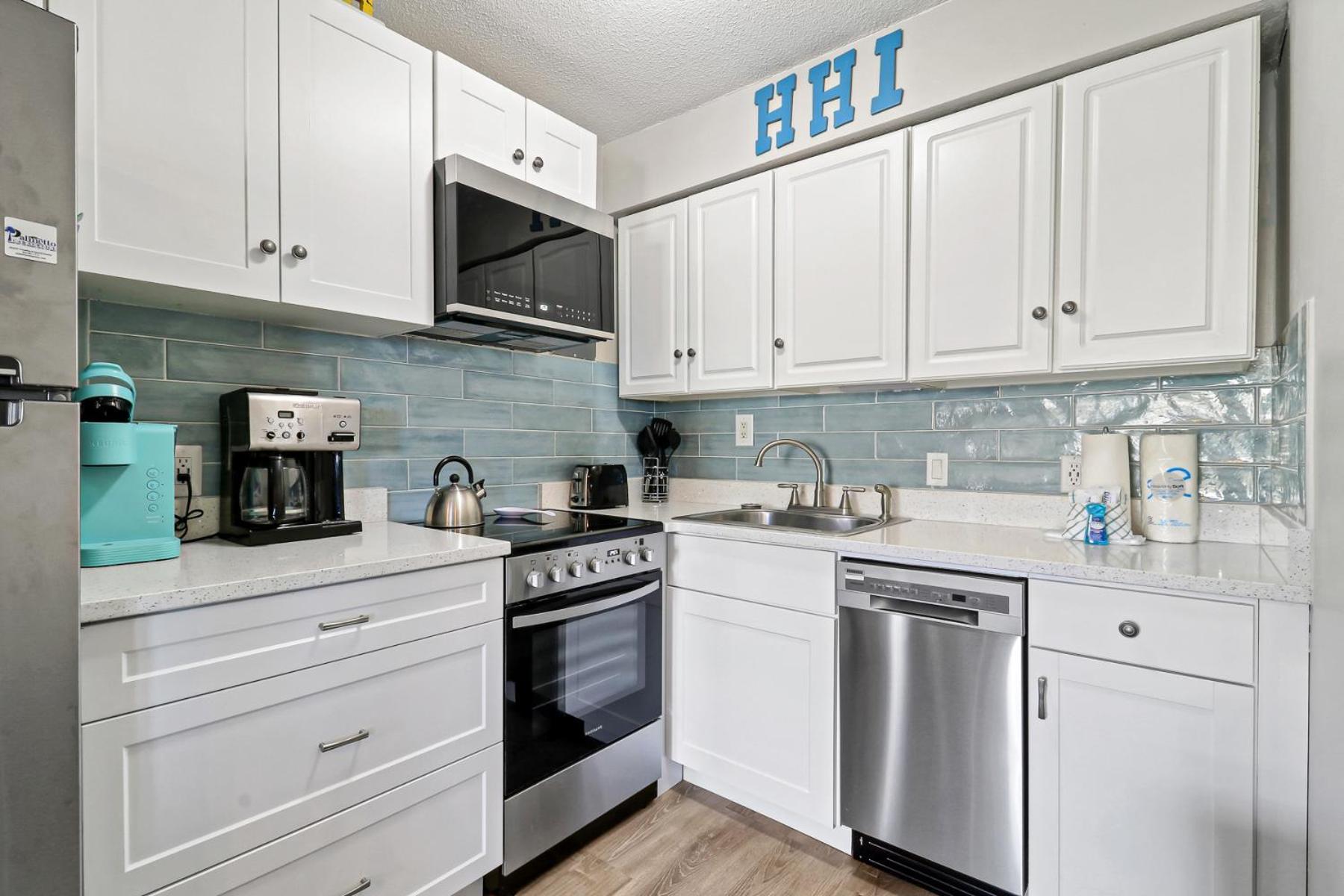The Breakers #220 Beach Condo, Beautiful Ocean View At Coligny Beach, 4 N Forest Beach Drive Hilton Head, Walk To All Shops Restaurants, Renovated Jan 2024, Vacation Rental Hhi Llc 힐튼 헤드 아일랜드 외부 사진