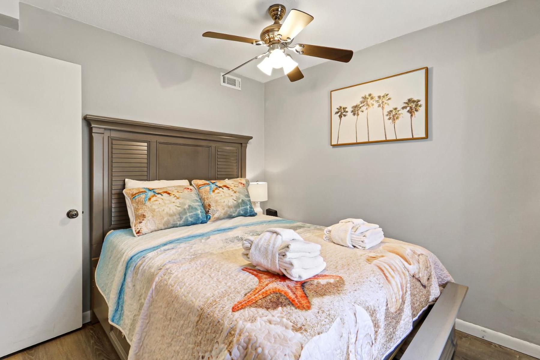 The Breakers #220 Beach Condo, Beautiful Ocean View At Coligny Beach, 4 N Forest Beach Drive Hilton Head, Walk To All Shops Restaurants, Renovated Jan 2024, Vacation Rental Hhi Llc 힐튼 헤드 아일랜드 외부 사진