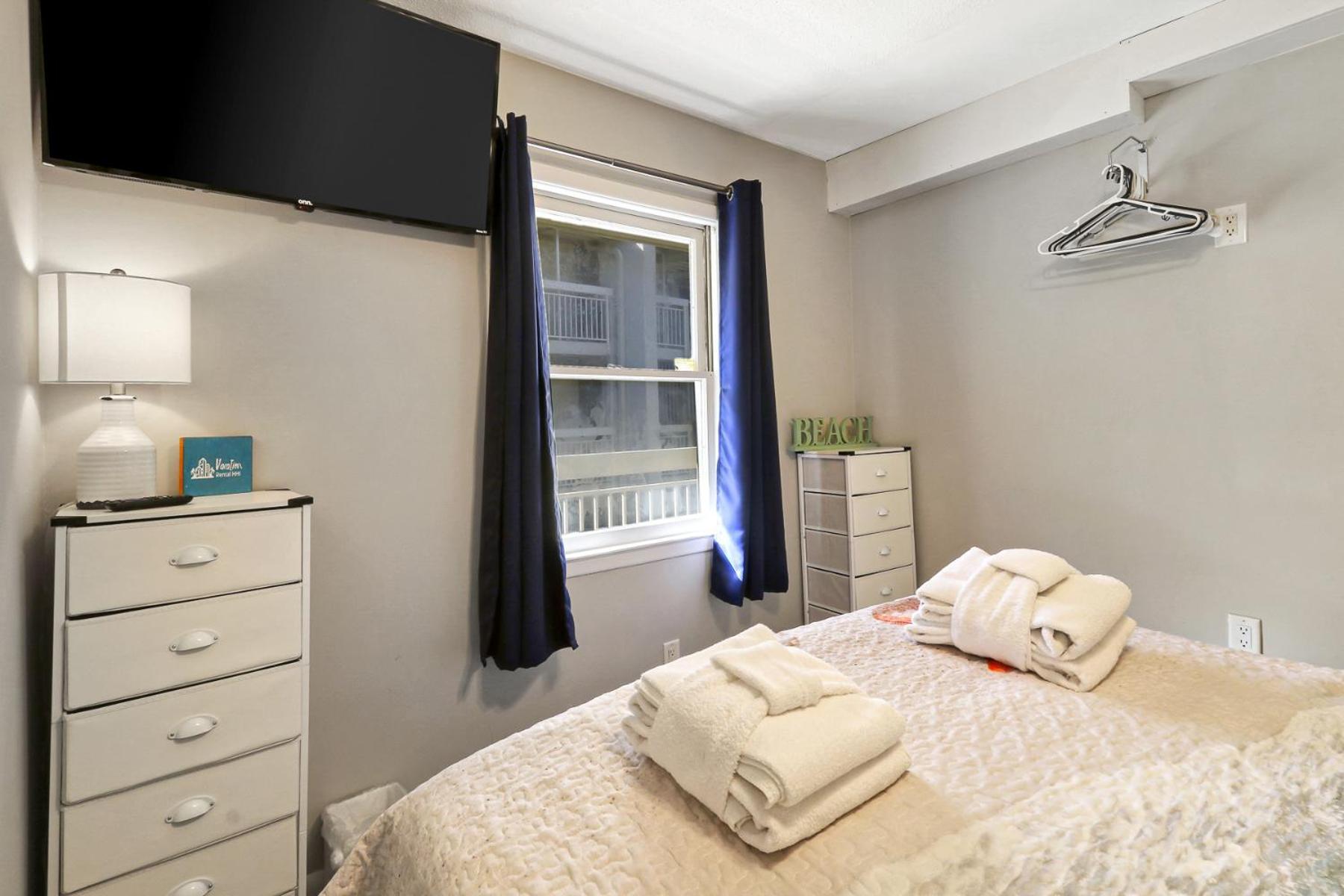 The Breakers #220 Beach Condo, Beautiful Ocean View At Coligny Beach, 4 N Forest Beach Drive Hilton Head, Walk To All Shops Restaurants, Renovated Jan 2024, Vacation Rental Hhi Llc 힐튼 헤드 아일랜드 외부 사진