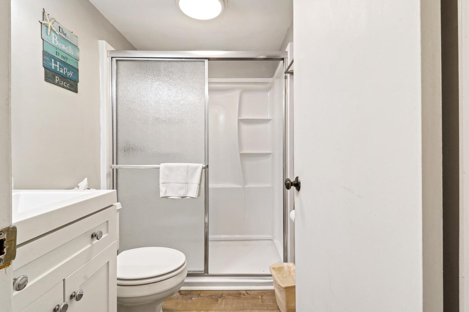 The Breakers #220 Beach Condo, Beautiful Ocean View At Coligny Beach, 4 N Forest Beach Drive Hilton Head, Walk To All Shops Restaurants, Renovated Jan 2024, Vacation Rental Hhi Llc 힐튼 헤드 아일랜드 외부 사진